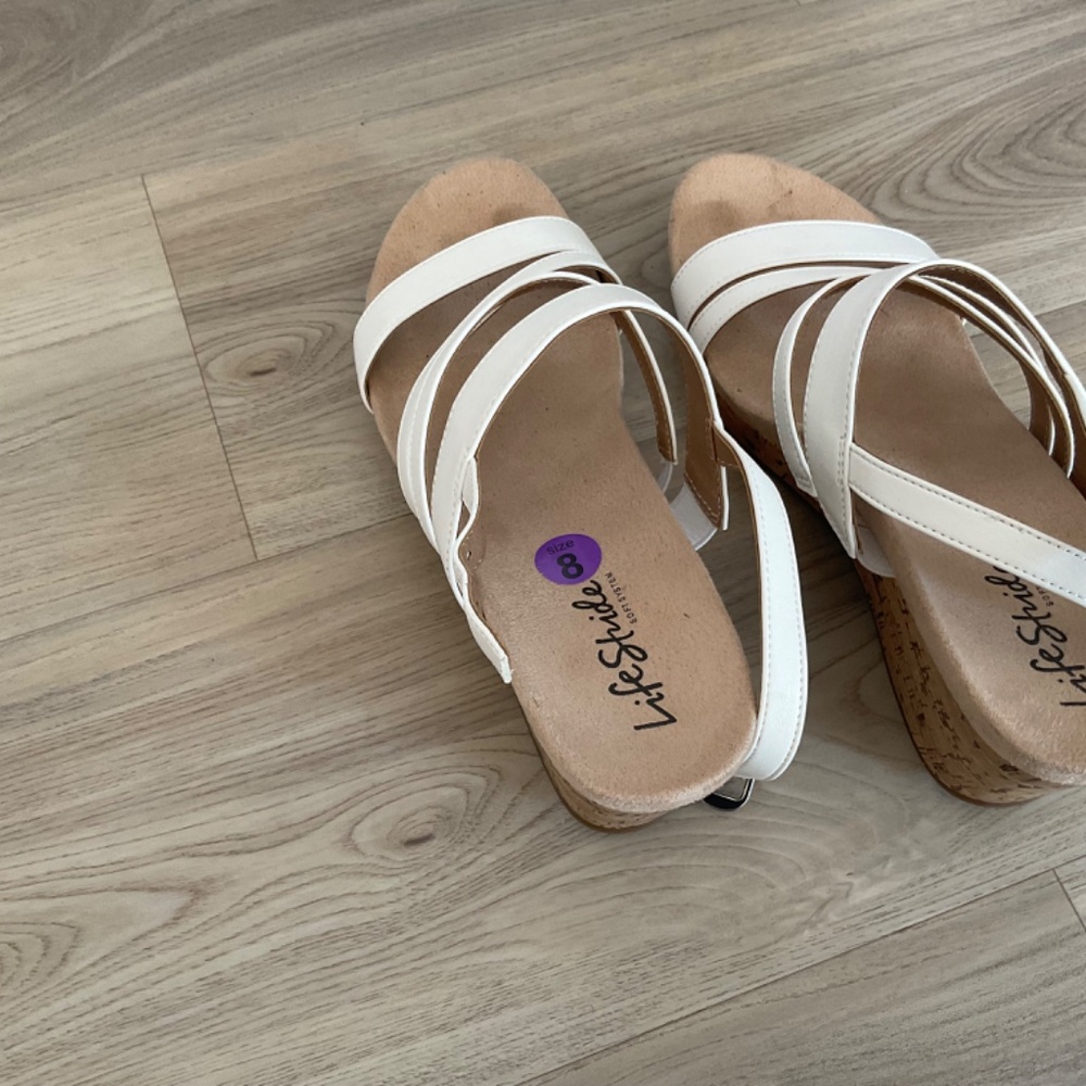 Life Stride Soft System sandals, white, buckle, wedge - Picture 7 of 12